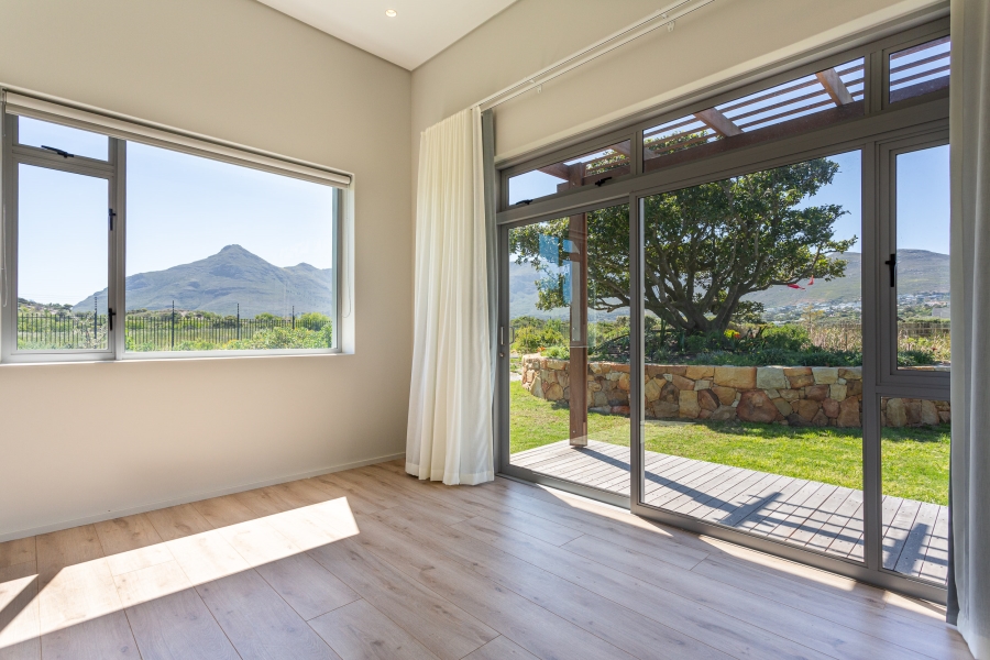 4 Bedroom Property for Sale in Lake Michelle Western Cape